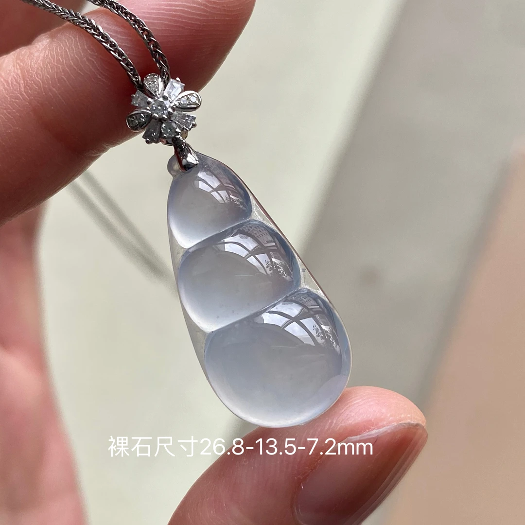 翡翠颈饰18k金镶嵌高冰种水起光形体厚实饱满玻璃光翡翠四季豆