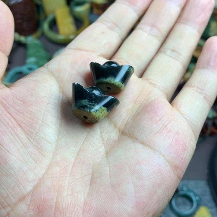 吊坠(赠链)未镶嵌岫岩河磨玉（透闪石质玉）心**水