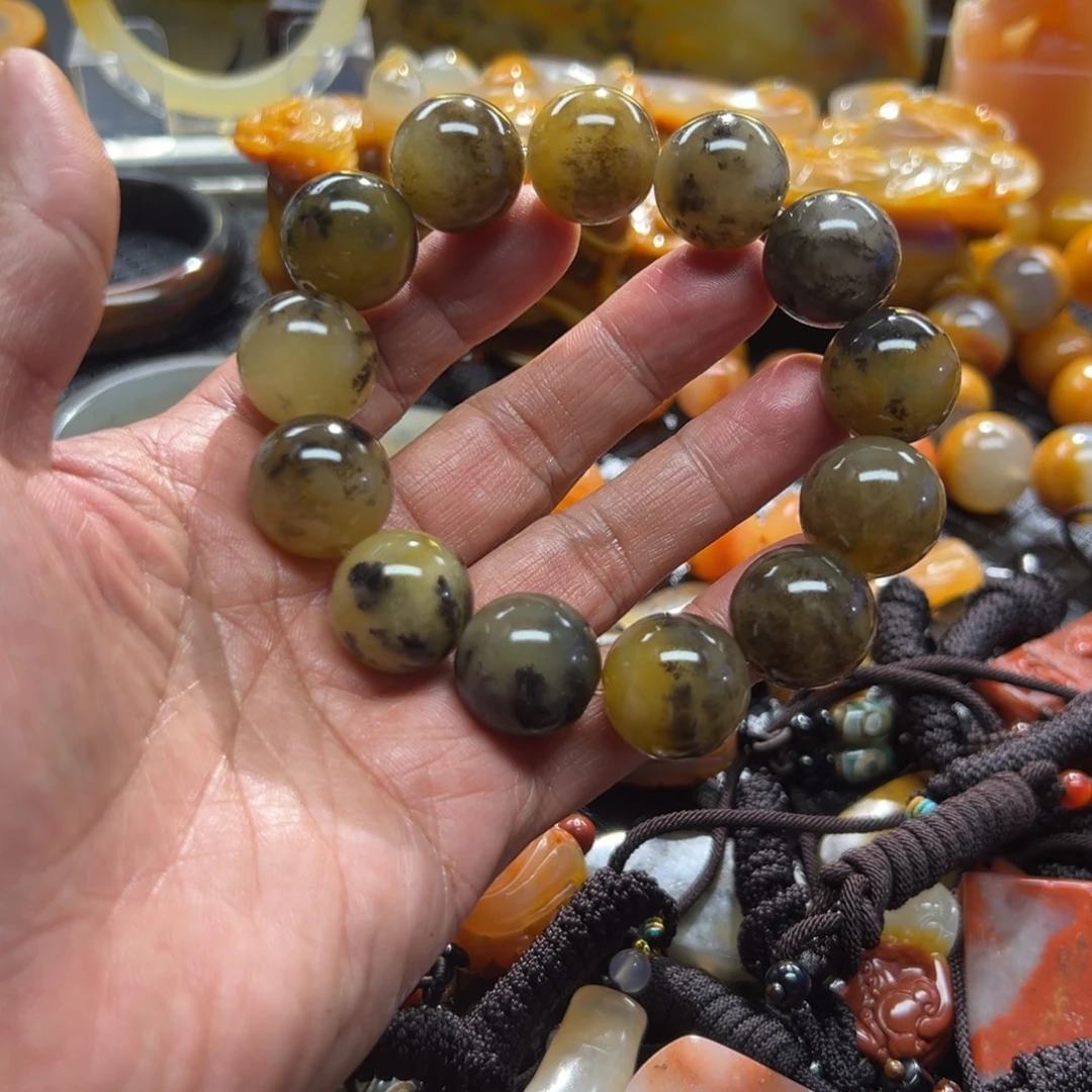 石英质玉未镶嵌颈饰