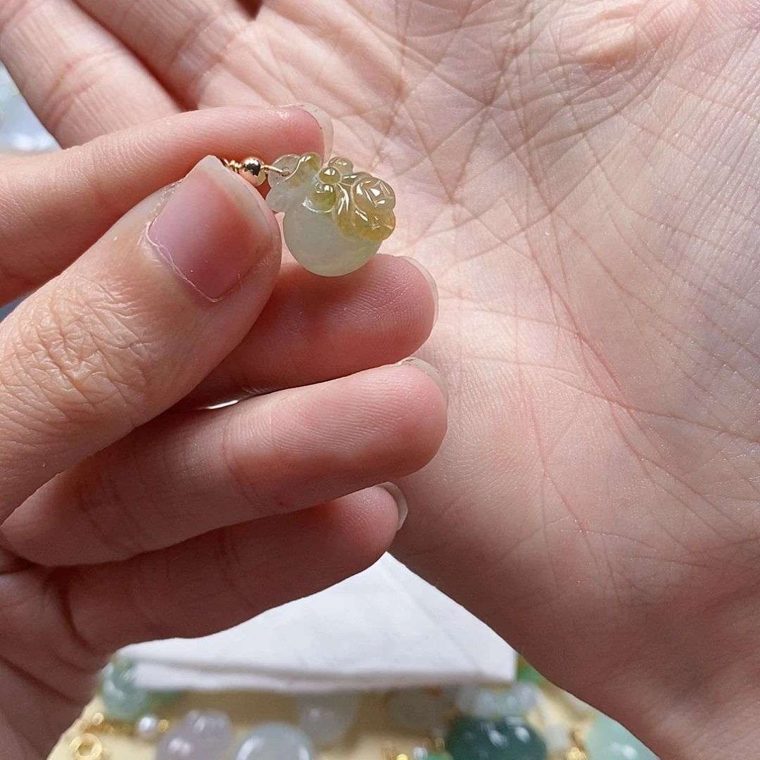 翡翠颈饰未镶嵌心**好闪