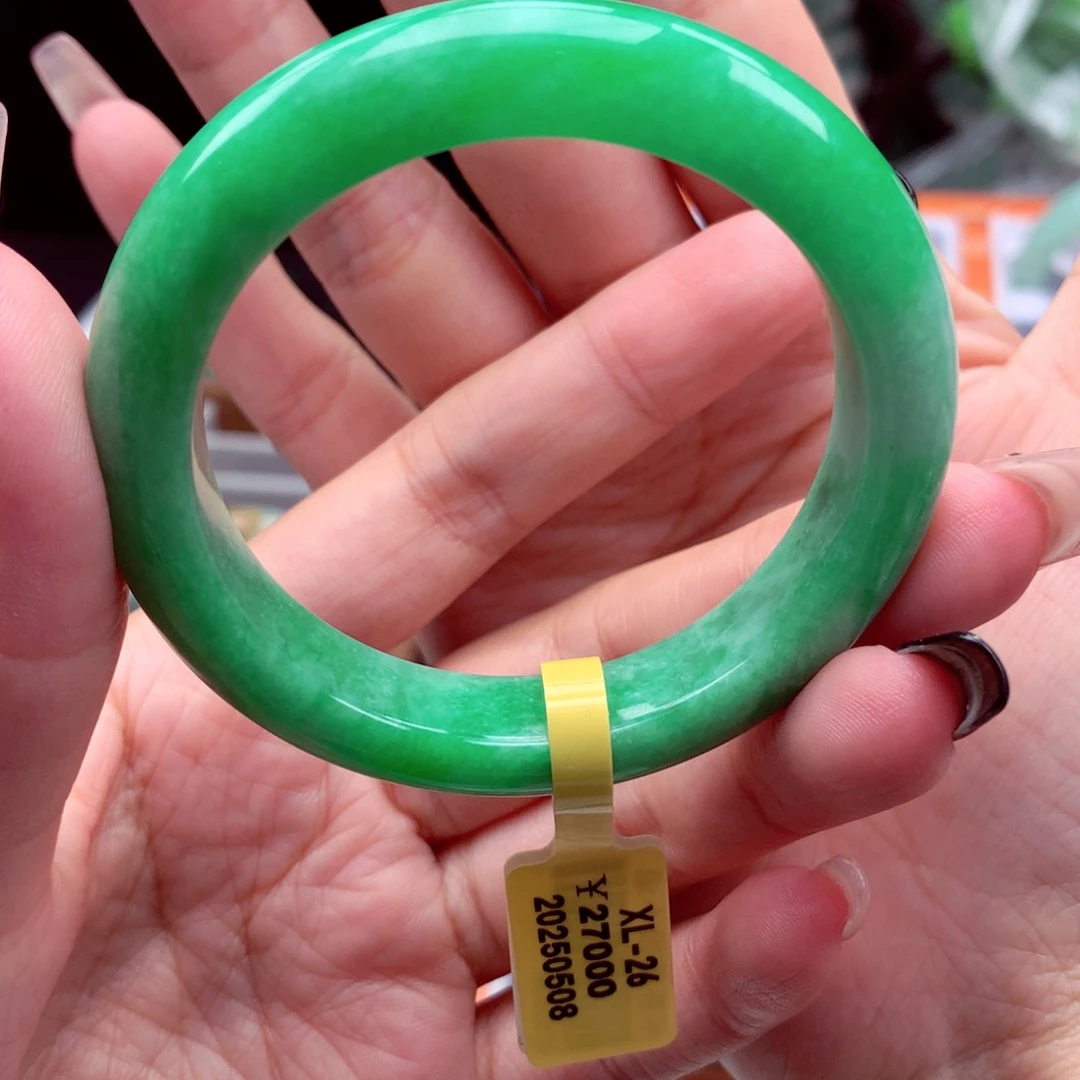 翡翠手镯未镶嵌s****?翡翠