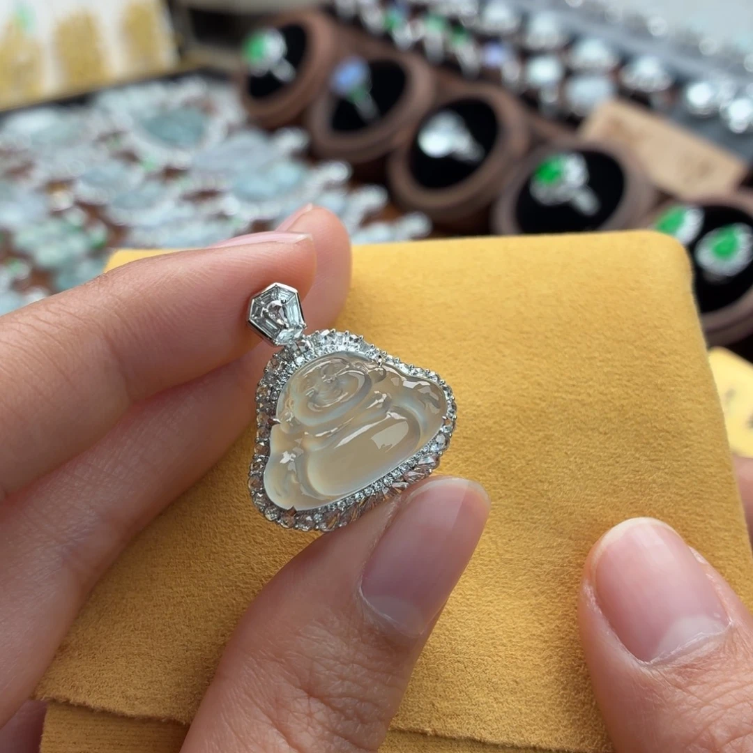 翡翠18K金镶嵌颈饰