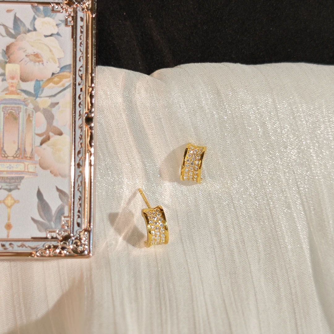 黄金莫桑满钻耳钉