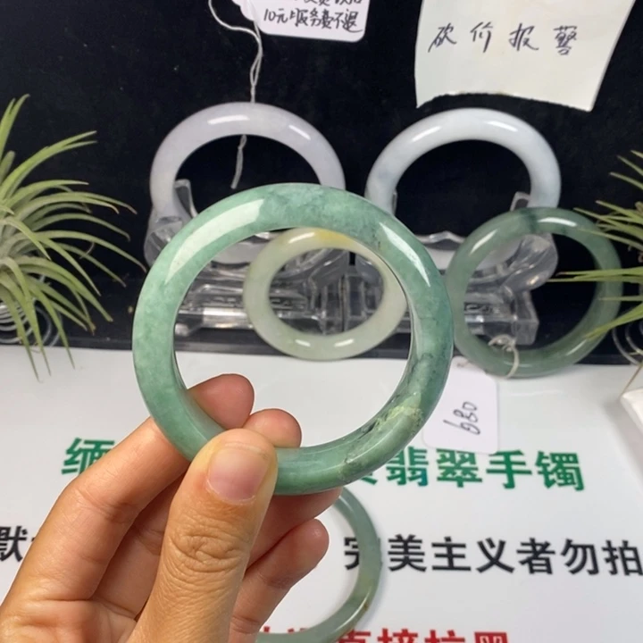 翡翠未镶嵌手镯23号。 51圈