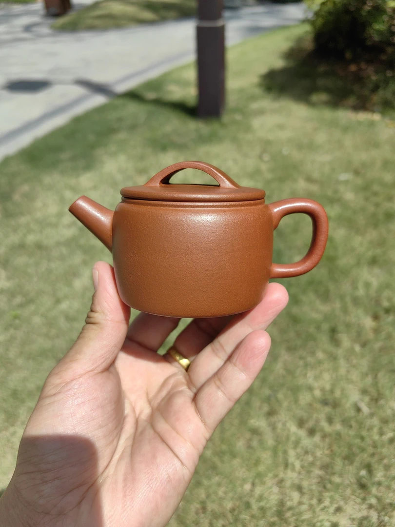 宜兴原矿朱泥 汉瓦壶 半手 泥料和做工很不错 130cc一人喝茶刚好