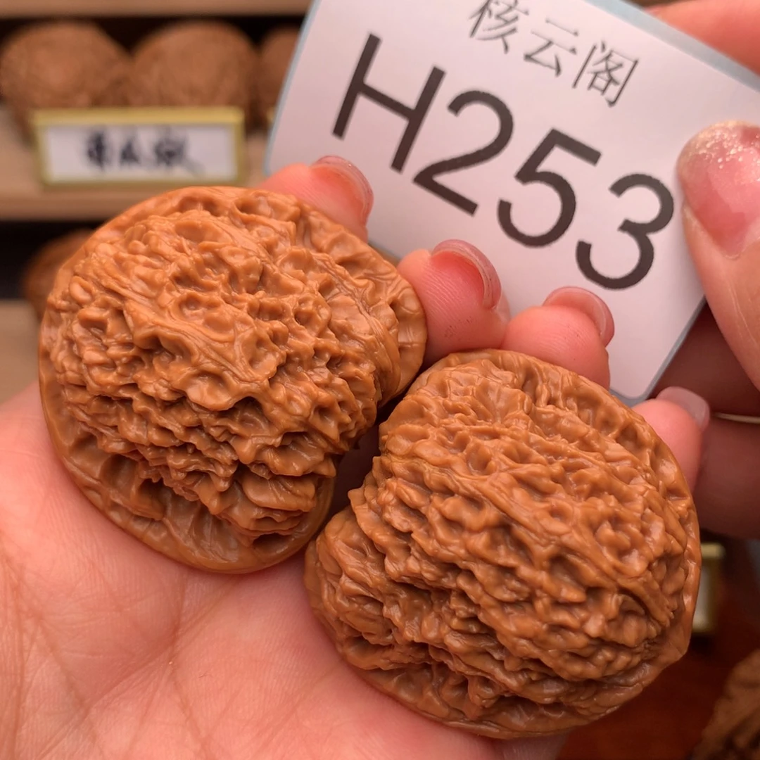 文玩核桃吊坠41好？高炮凹地逐鹿南疆石