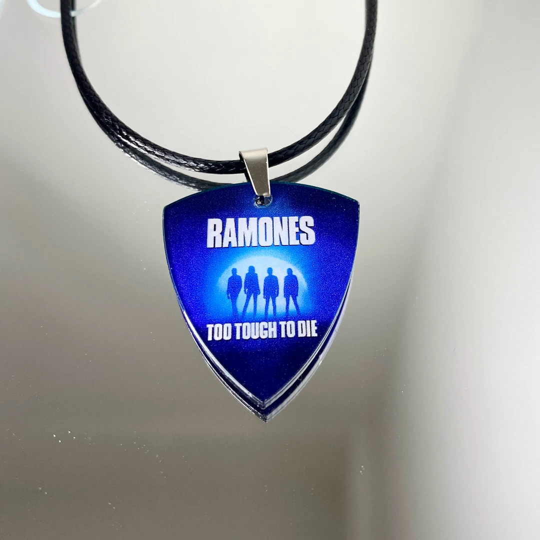 Ramones雷蒙斯乐队周边吉他拨片项链配饰专辑欧美摇滚徽章封面