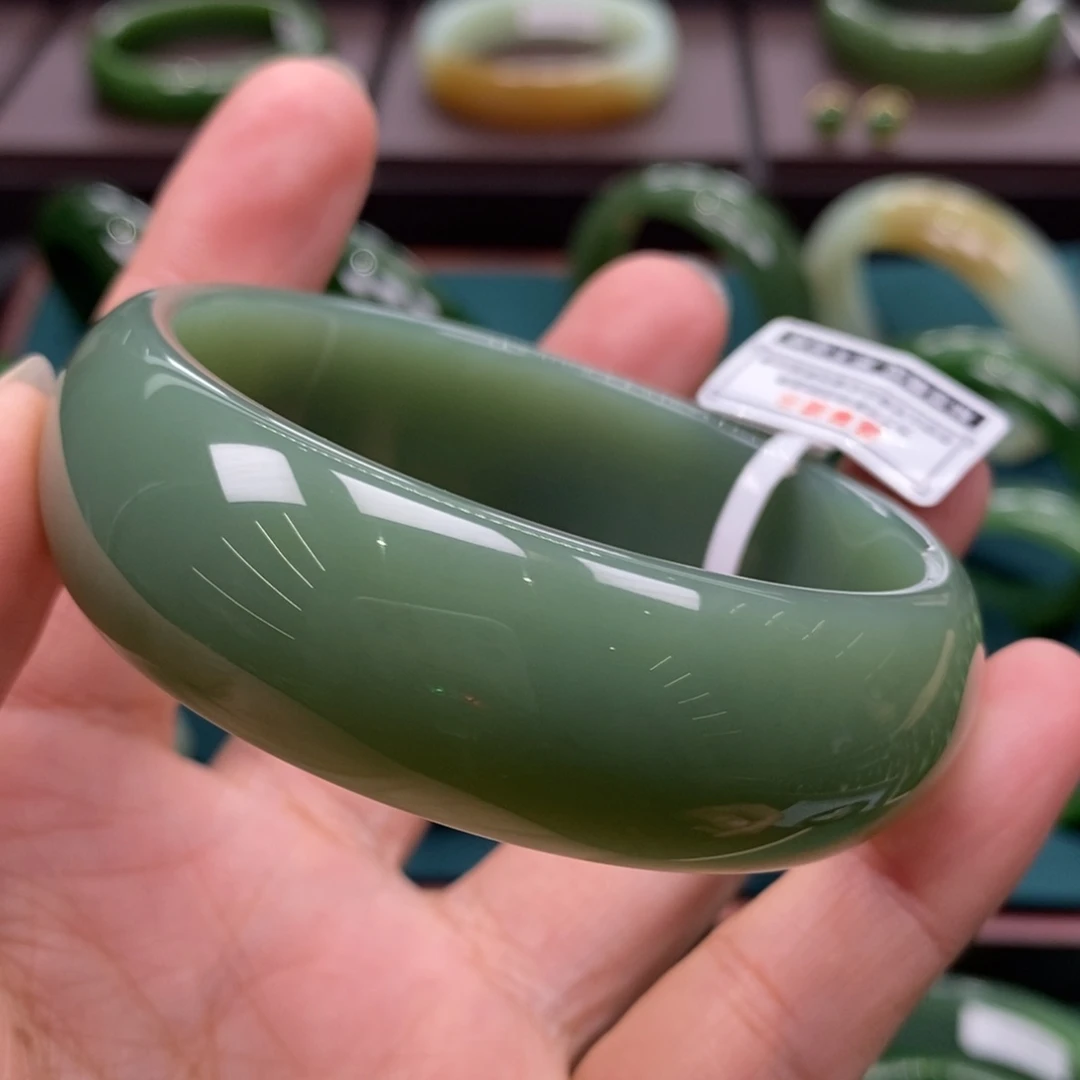 和田玉（碧玉）未镶嵌手镯