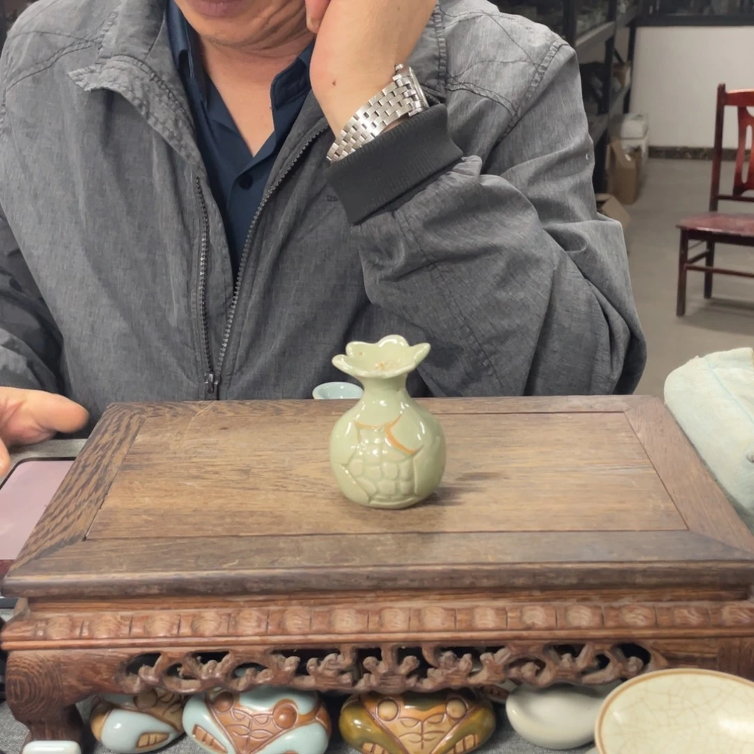 瓷片翠青釉实心石榴 微瑕