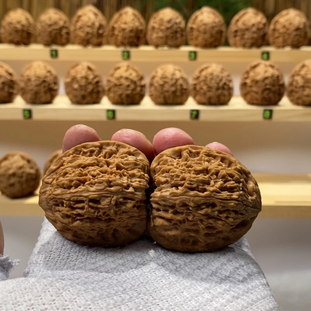 温***s吊坠文玩核桃41尺寸全品南疆石高炮蚂蚁拉丝纹