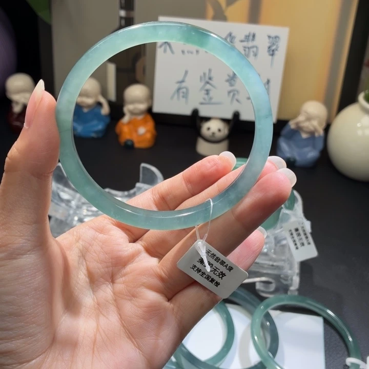 M***吾未镶嵌手镯翡翠冰蓝