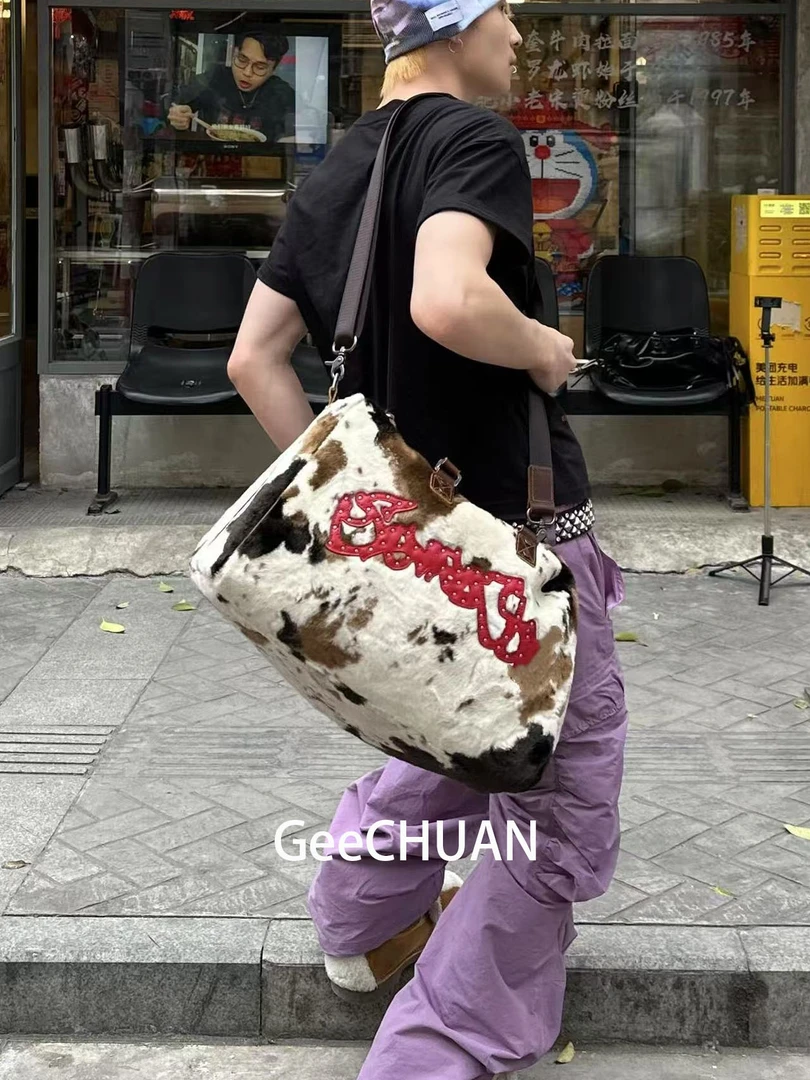 GeeCHUAN  早秋新款美式街头撞色毛绒旅行包时尚大容量托特健身包
