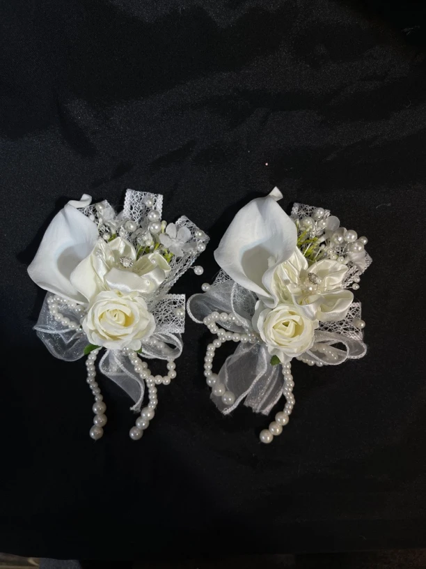 今年爆款马蹄莲一套伴娘团20个送腰带花