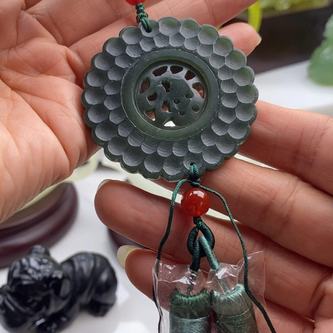 和田玉未镶嵌车挂