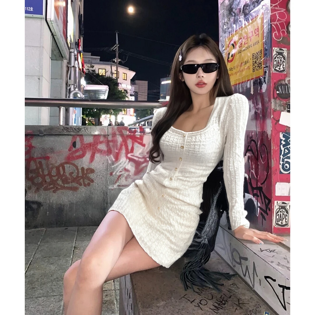 法式U领单排扣长袖连衣裙女秋轻奢富家千金气质生日裙子高级感女