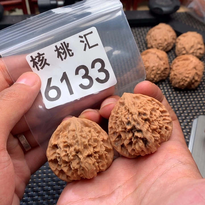 文玩核桃吊坠皇冠