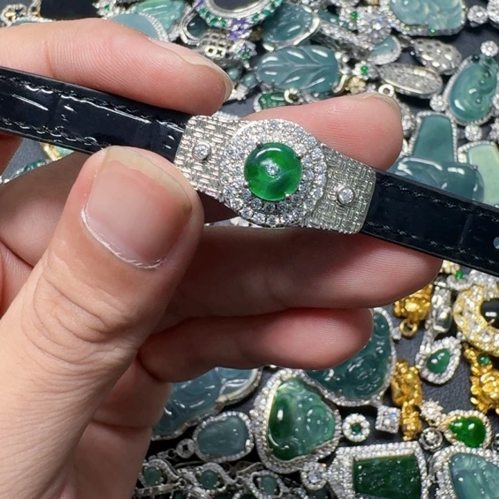 翡翠未镶嵌颈饰天然A货翡翠放漏