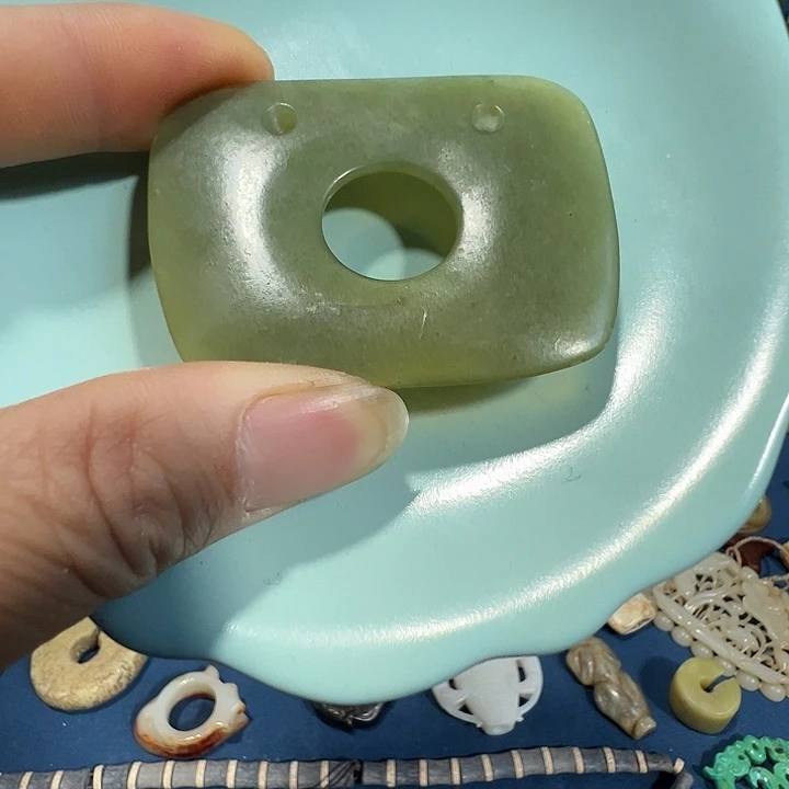 透闪石质玉未镶嵌挂件