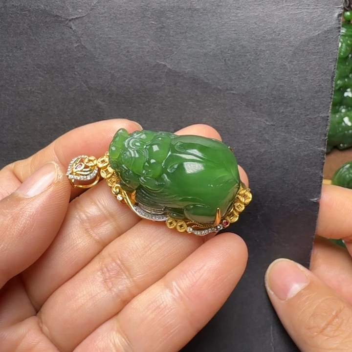 和田玉（碧玉）18K金镶嵌颈饰