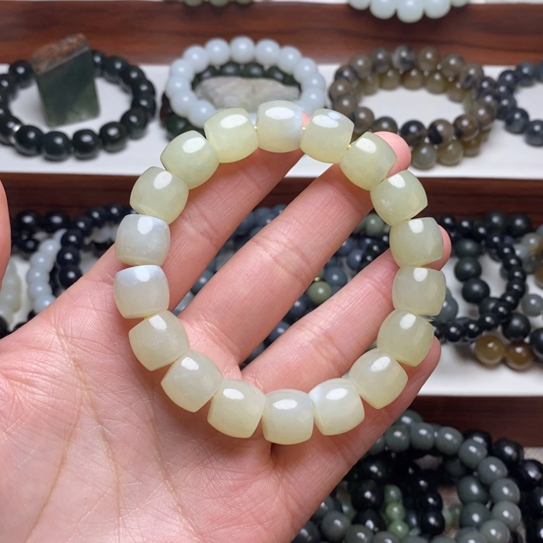 东***）和田玉未镶嵌颈饰