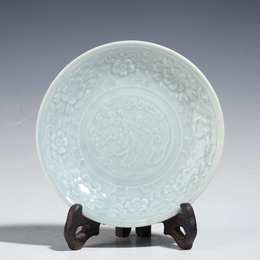 【拍卖-民国】·青釉模印花卉狮子纹小盘