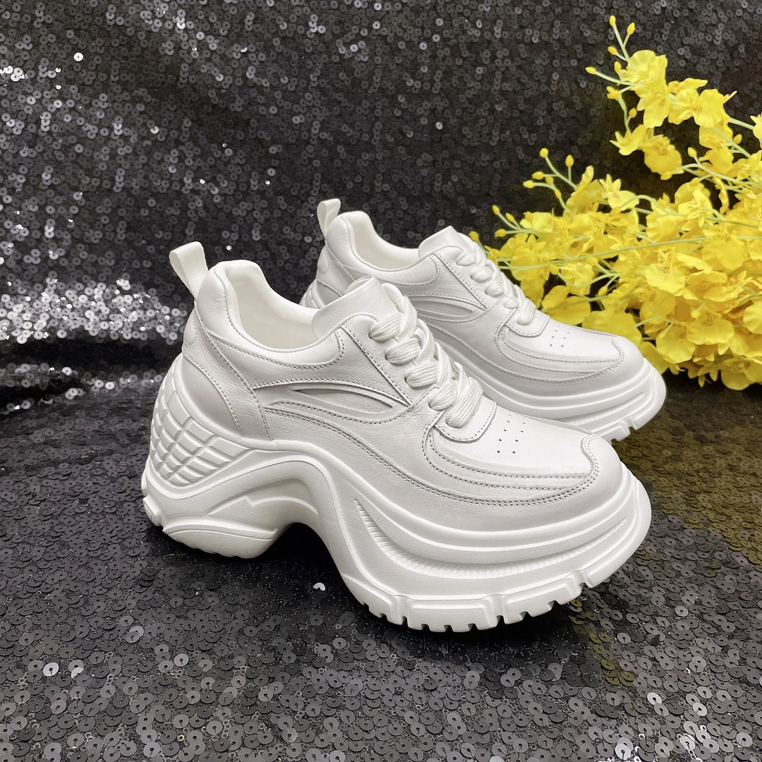 菠萝超厚底老爹2025百搭休闲轻便松糕纯色松糕鞋2025新款女鞋