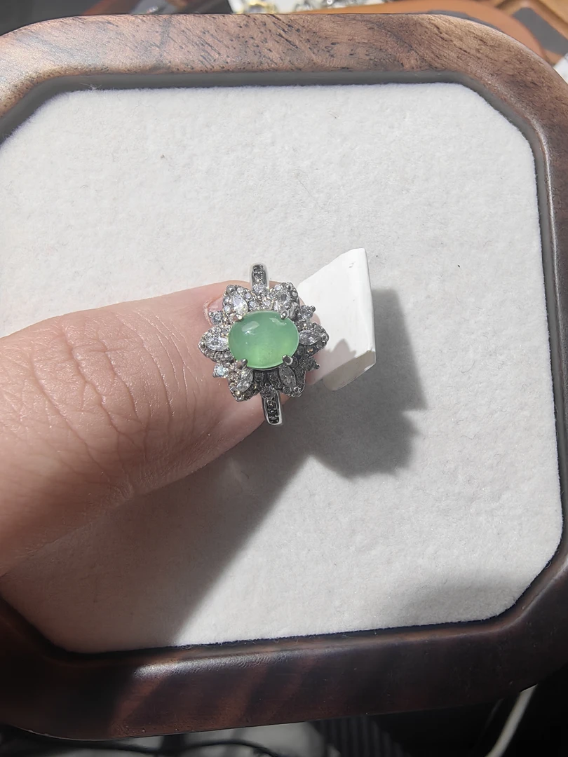 天然缅甸翡翠A货冰绿蛋面戒指