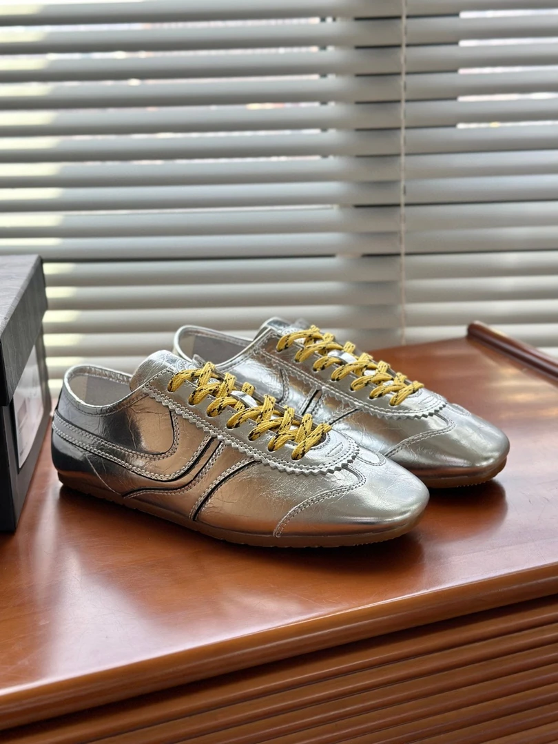 莞产高货~春秋银色真皮运动鞋平底德训鞋拼色阿甘情侣系带板鞋
