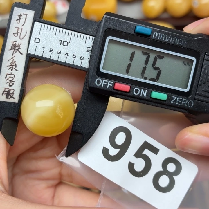 刘***田蜜蜡未镶嵌裸石蜜蜡