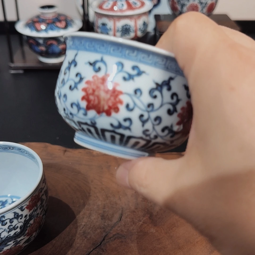 E***哥青花釉里红炉式杯