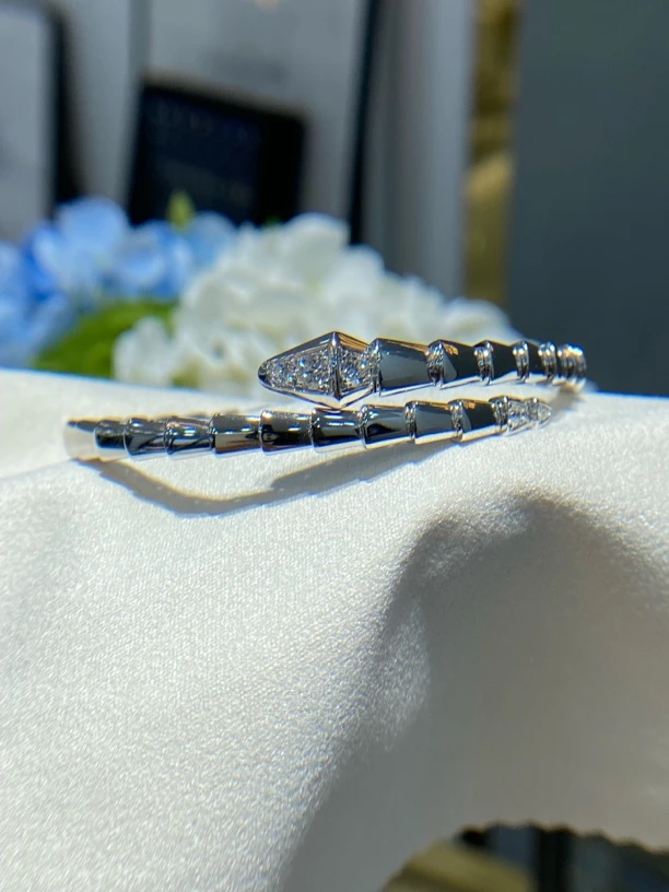 【琳熙定制】48小时内退货‼️18k真金真钻头尾蛇 （K玫需定制）