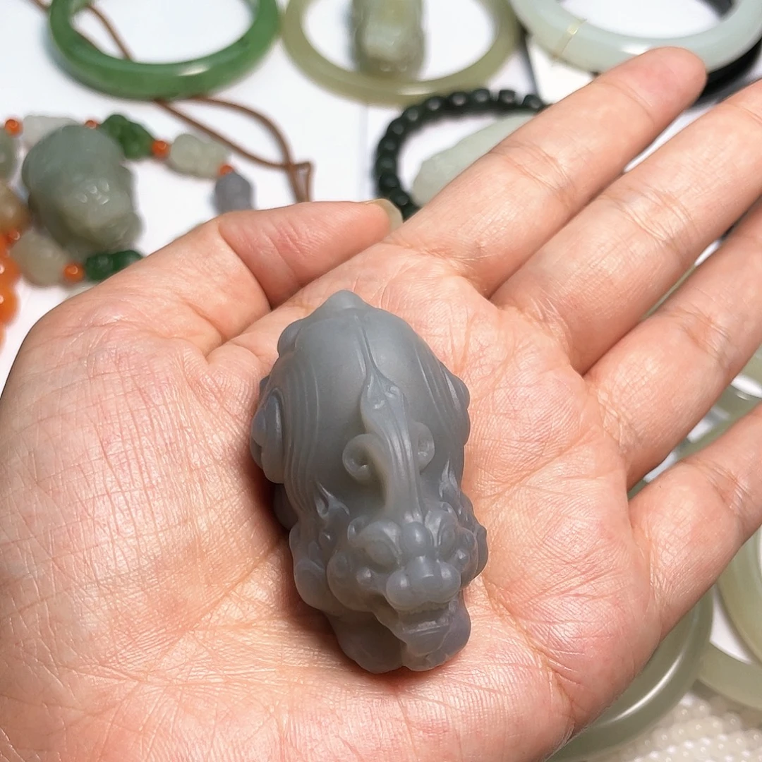 和田玉未镶嵌把件