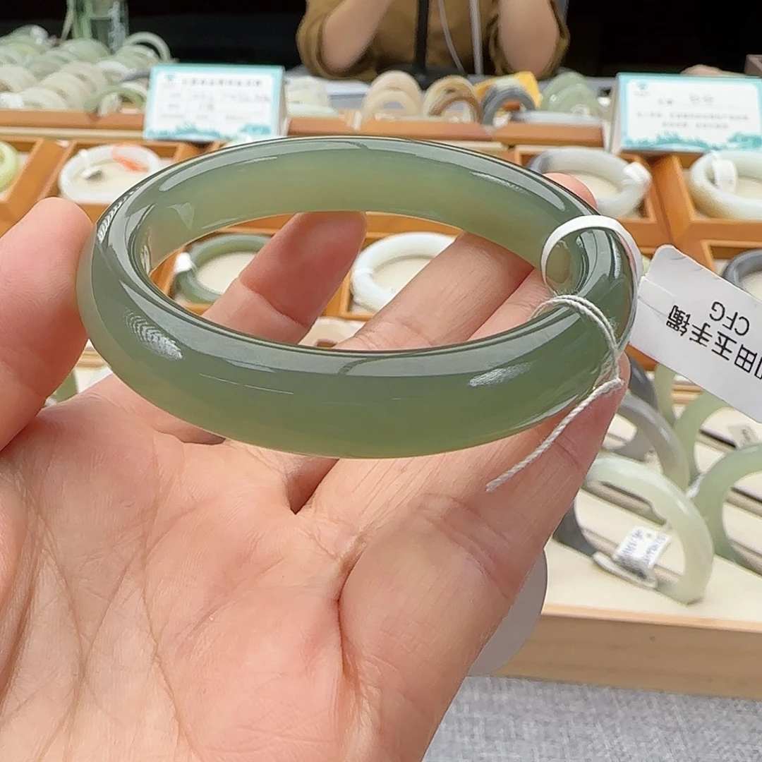 未镶嵌手镯和田玉55.56