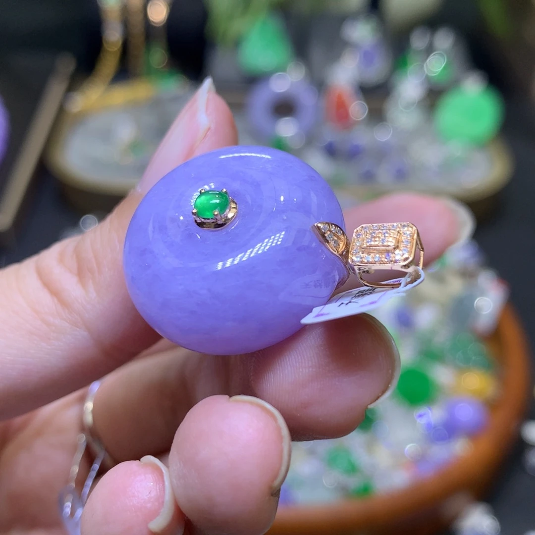 颈饰18K金镶嵌翡翠