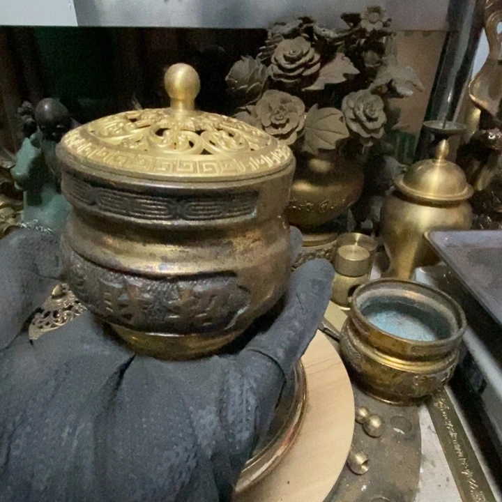 人***生铜工艺品理性消费