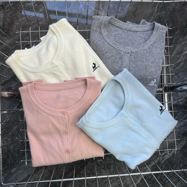 8008小鹿扣子纯色开衫（衣长52左右）