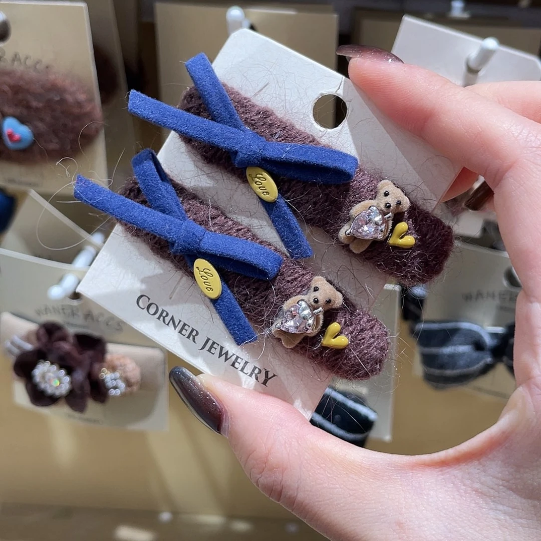 皮质非金属咖色方形蓝蝴蝶结小熊
