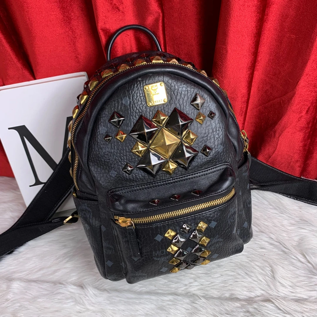 95新 MCM 黑色双肩包/F3SD08724027/4027