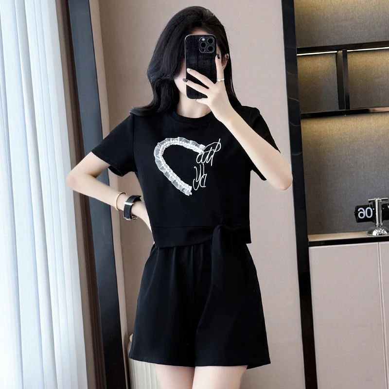 时尚套装女夏季新款圆领绣花显瘦拼接气质休闲上衣阔腿短裤两件套