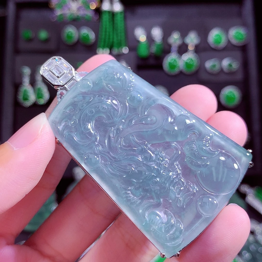 颈饰未镶嵌翡翠天然