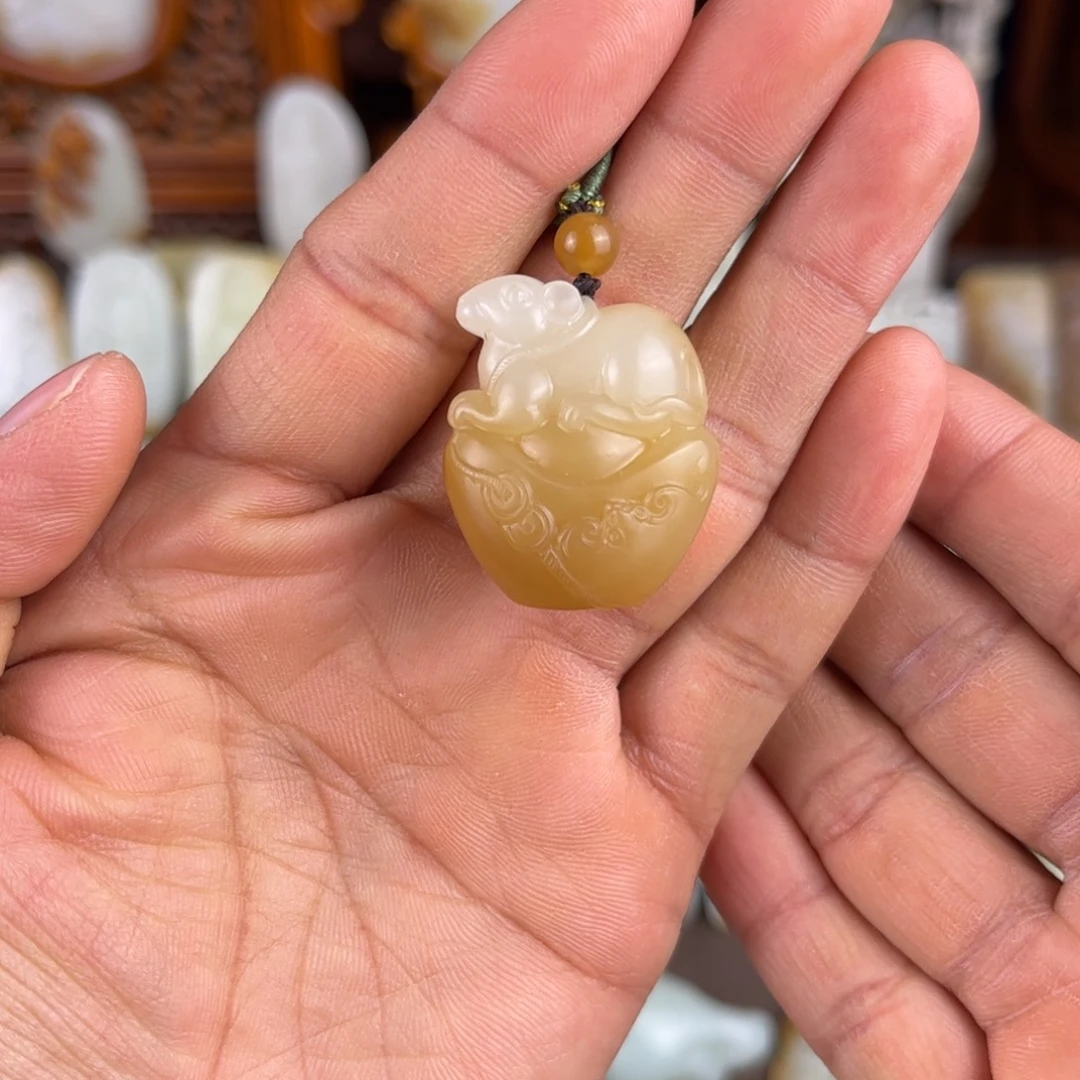 和田玉（糖玉）未镶嵌颈饰