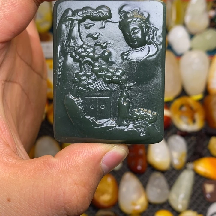 和田玉未镶嵌吊坠(赠链)