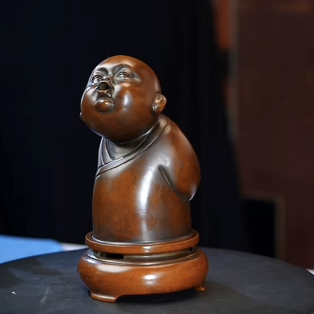 屹道栗壳色欢喜小和尚
