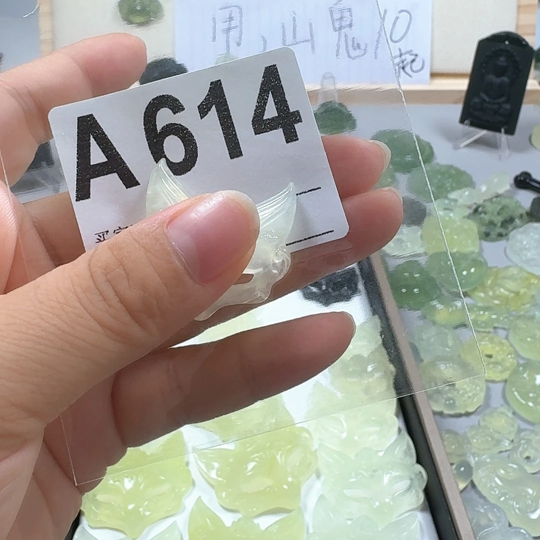 ****人未镶嵌岫玉颈饰精美礼品