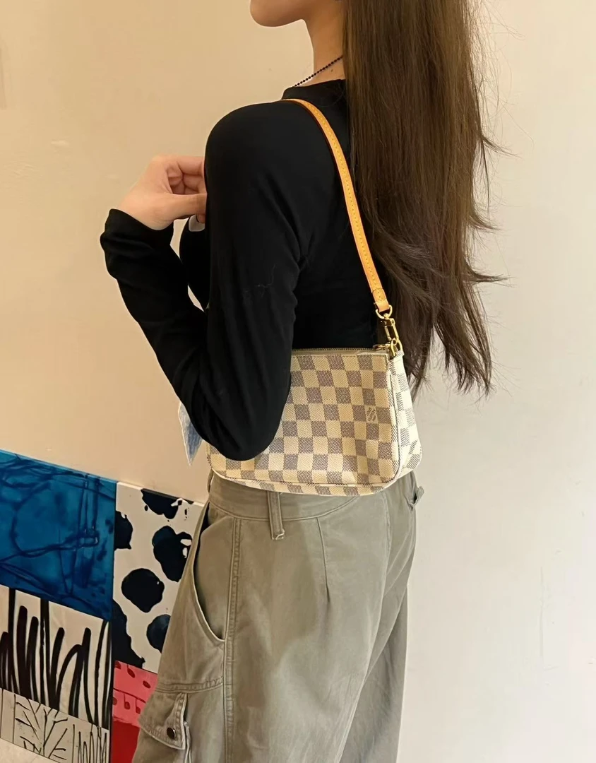 95新 LouisVuitton/路易威登 白棋盘格大麻将