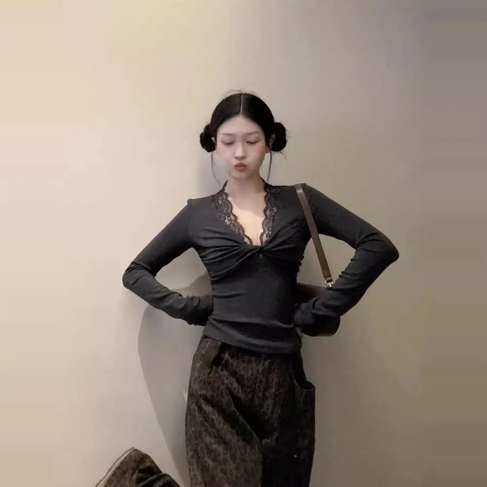 法式蕾丝花边拼接长袖T恤早秋新款洋气独特别致辣妹修身打底上衣