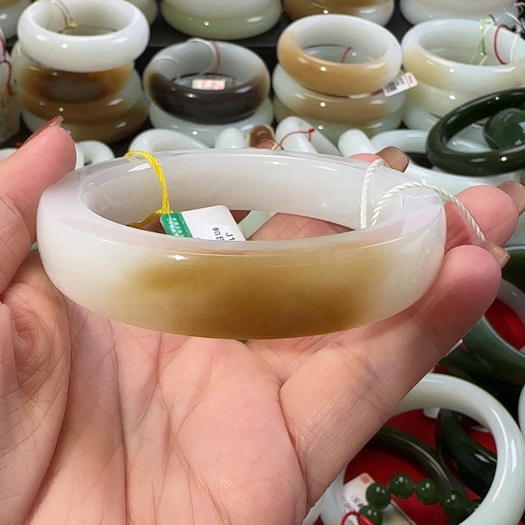 和田玉未镶嵌手镯