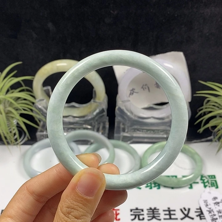 翡翠未镶嵌手镯19号。 59.5圈