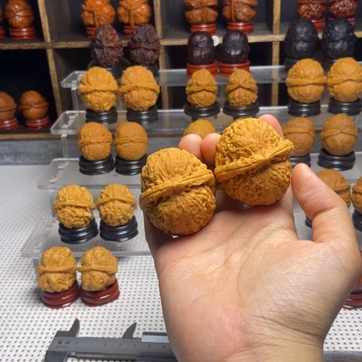 文玩核桃吊坠铁狮子27