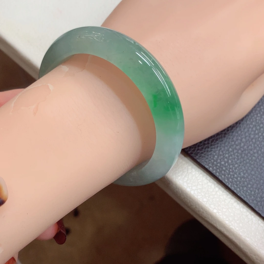 未镶嵌手镯翡翠缅甸